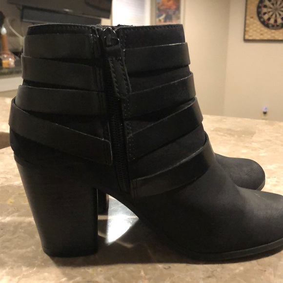 Black leather booties with heel - Picture 3 of 3